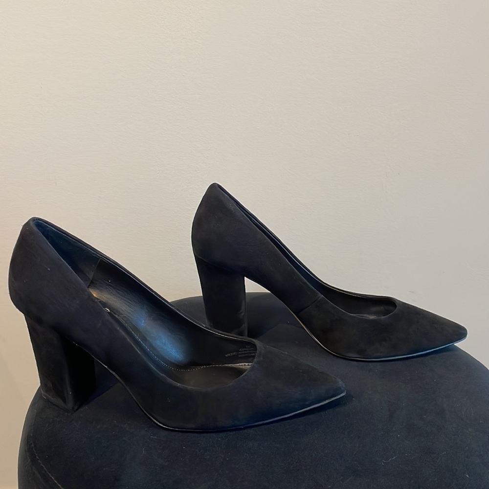 Vince Camuto Suede Pointy Toe High Heel Size 8 Black - Picture 7 of 14